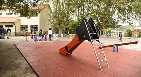 Câmara de Gaia instala 11 parques infantis
