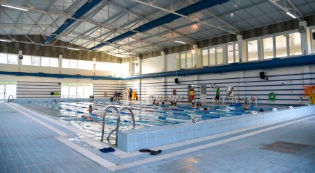 Autarquia apoia jovens na prática de natação