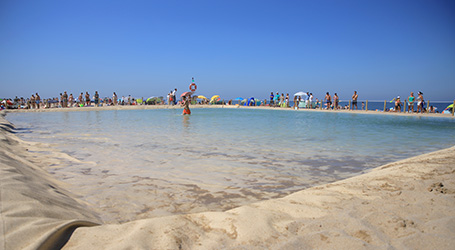 Primeira piscina aquecida do país integrada numa praia abriu em Gaia