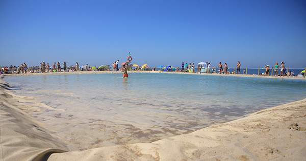 Primeira piscina aquecida do país integrada numa praia abriu em Gaia